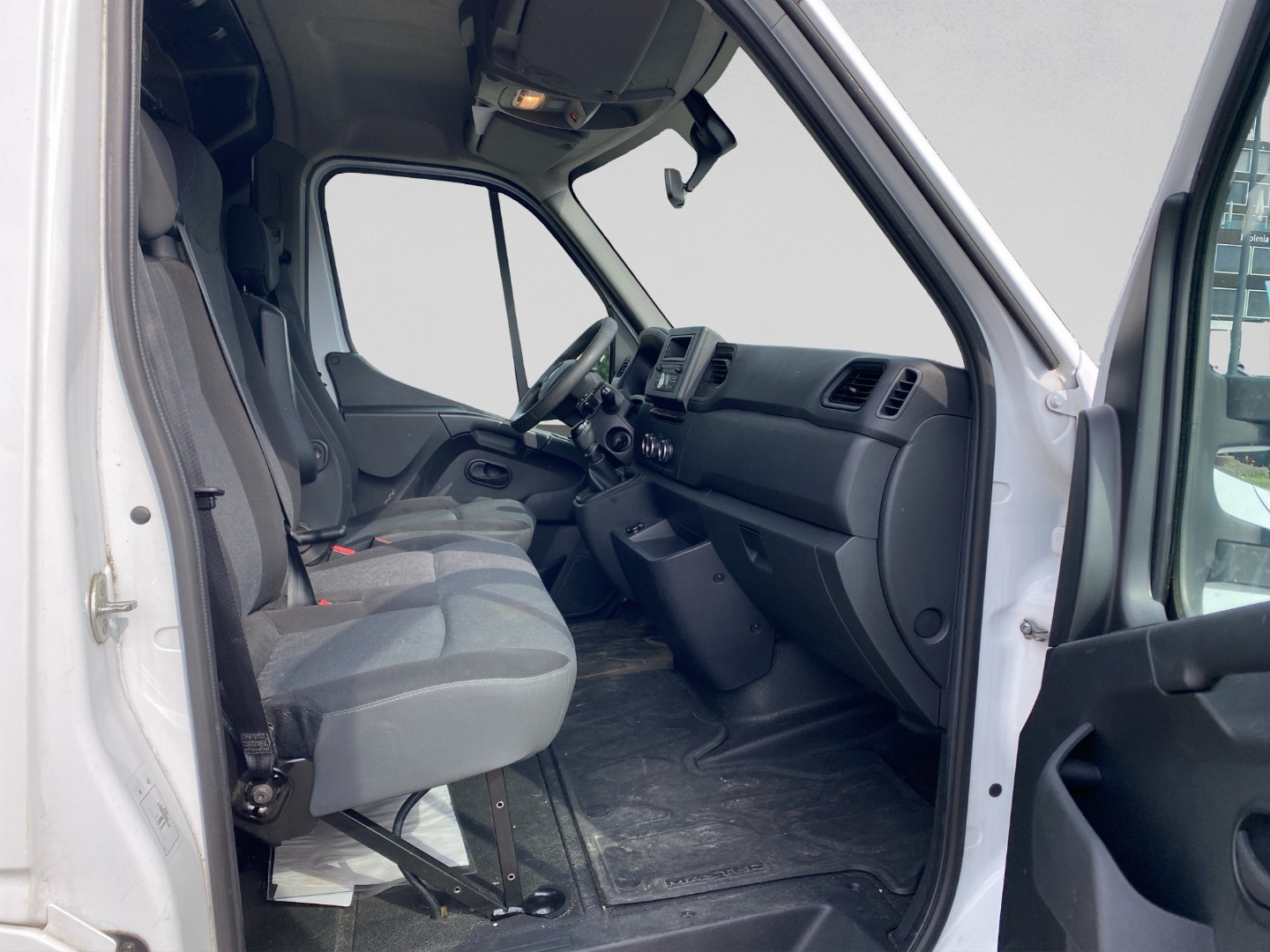 RENAULT Master T33 2.3dCi 135 L2H2-image-15