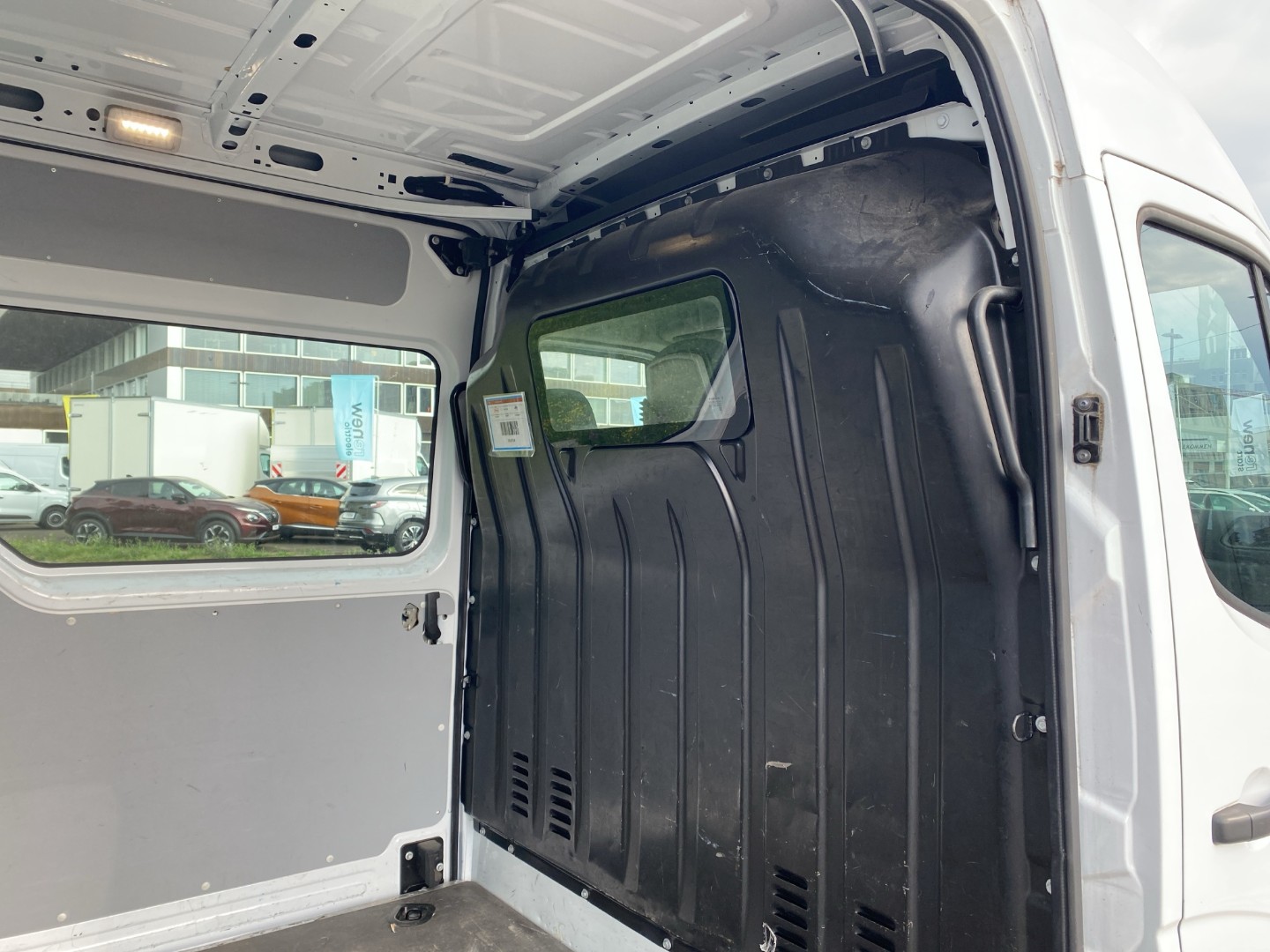RENAULT Master T33 2.3dCi 135 L2H2-image-17