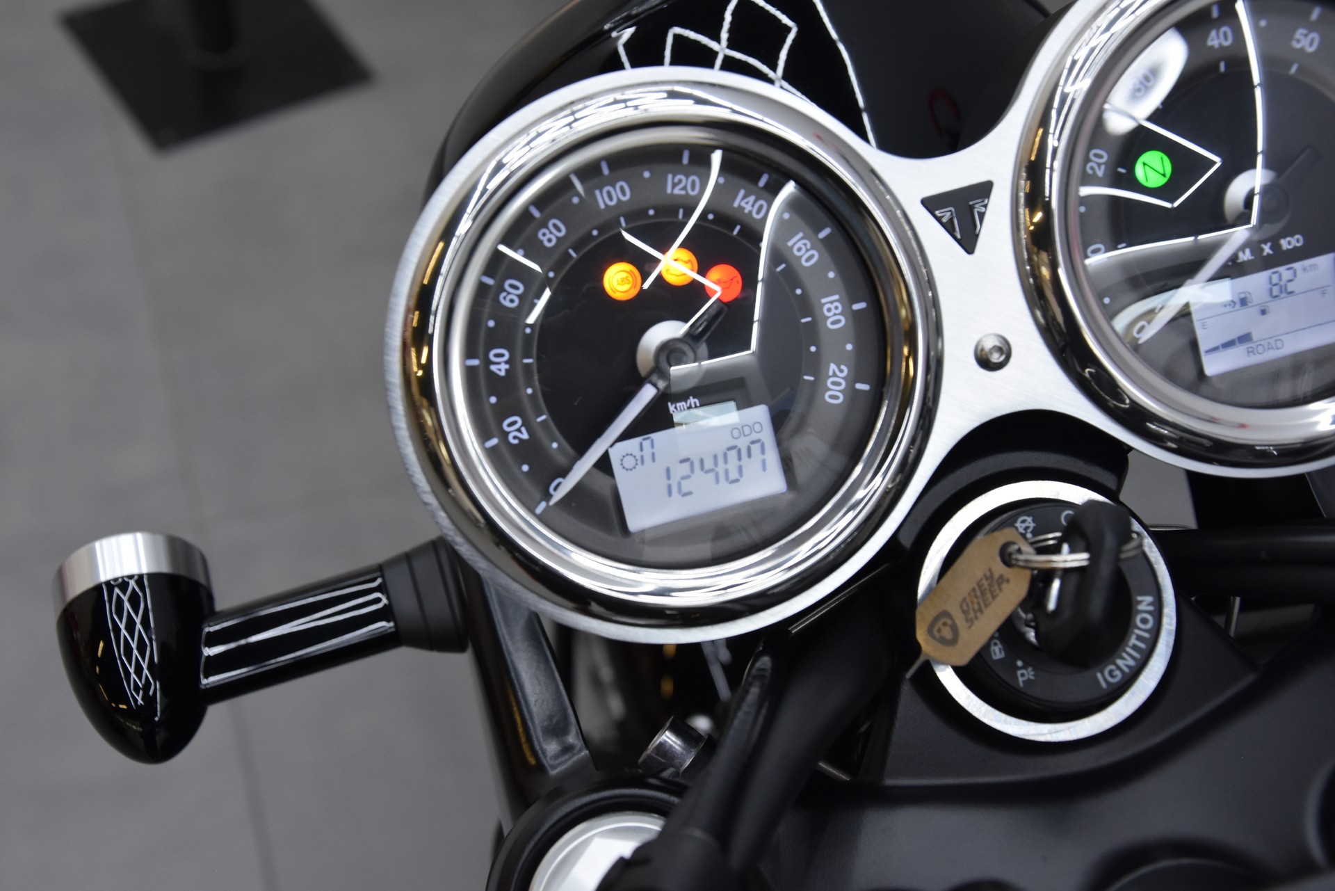 TRIUMPH Bonneville T120 ABS-image-9