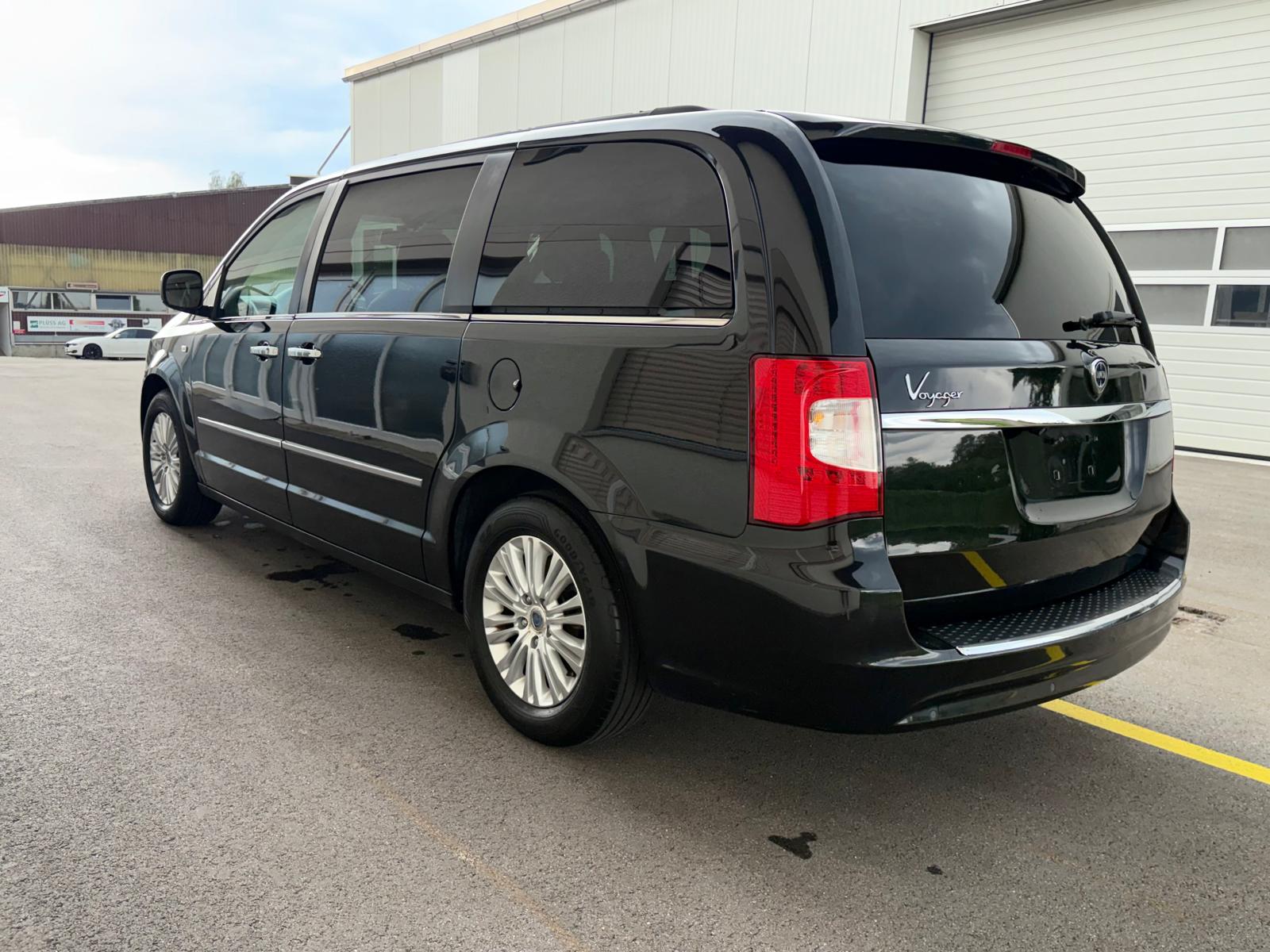 LANCIA Voyager 2.8D Platinum Automatic MFK 03.2025-image-4