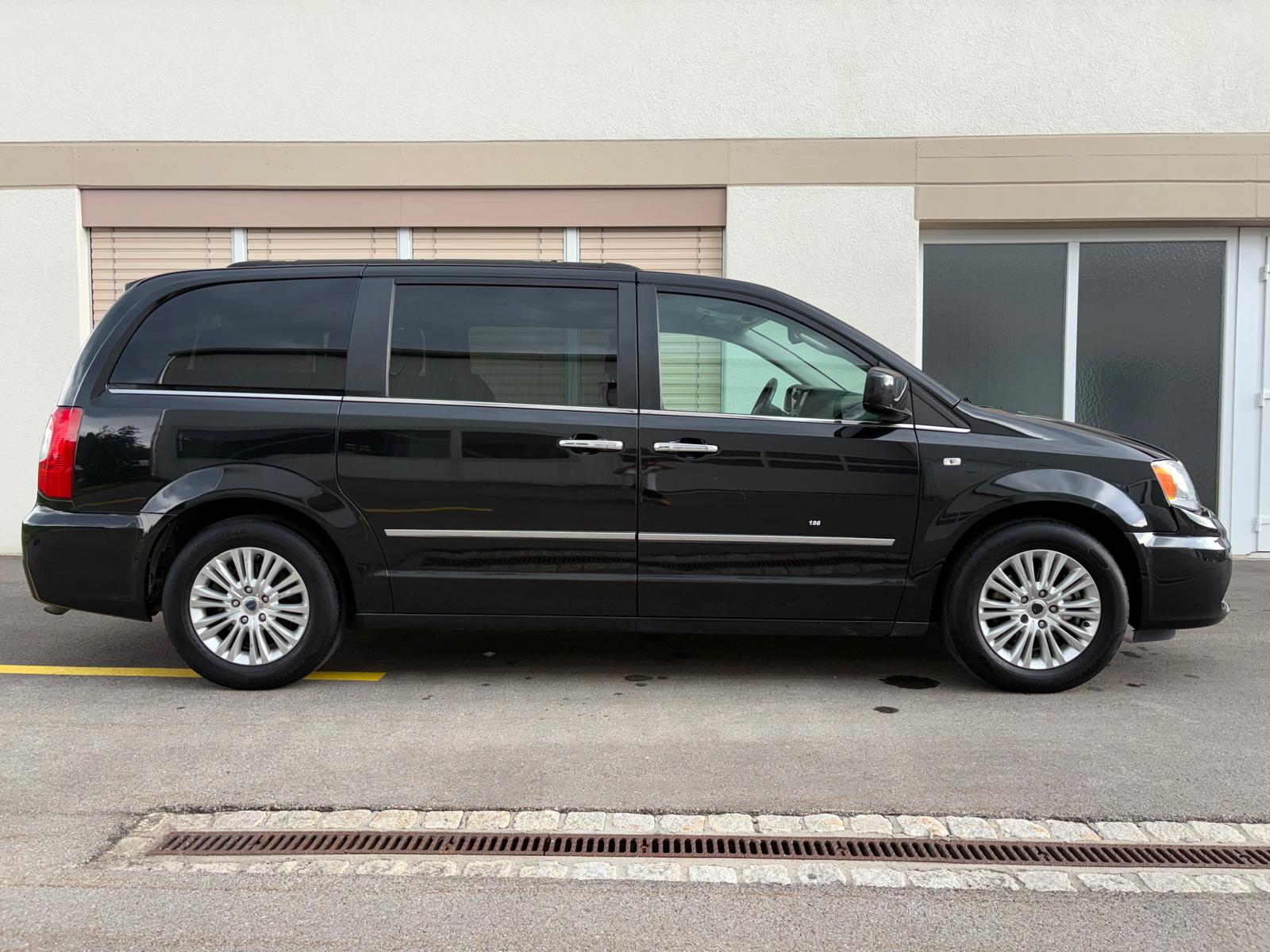 LANCIA Voyager 2.8D Platinum Automatic MFK 03.2025-image-1