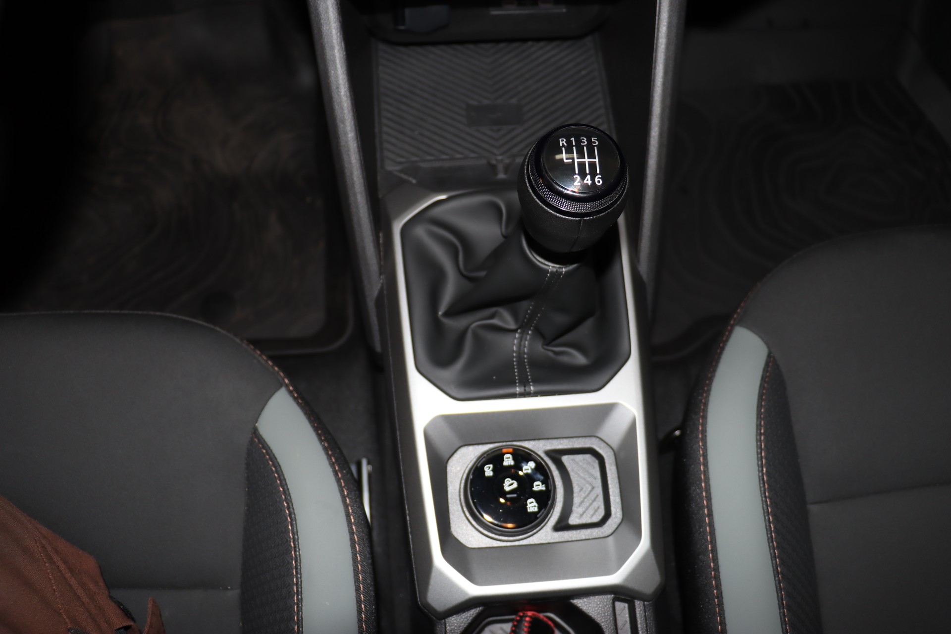 DACIA Duster TCe 130 48V Extreme 4x4-image-18