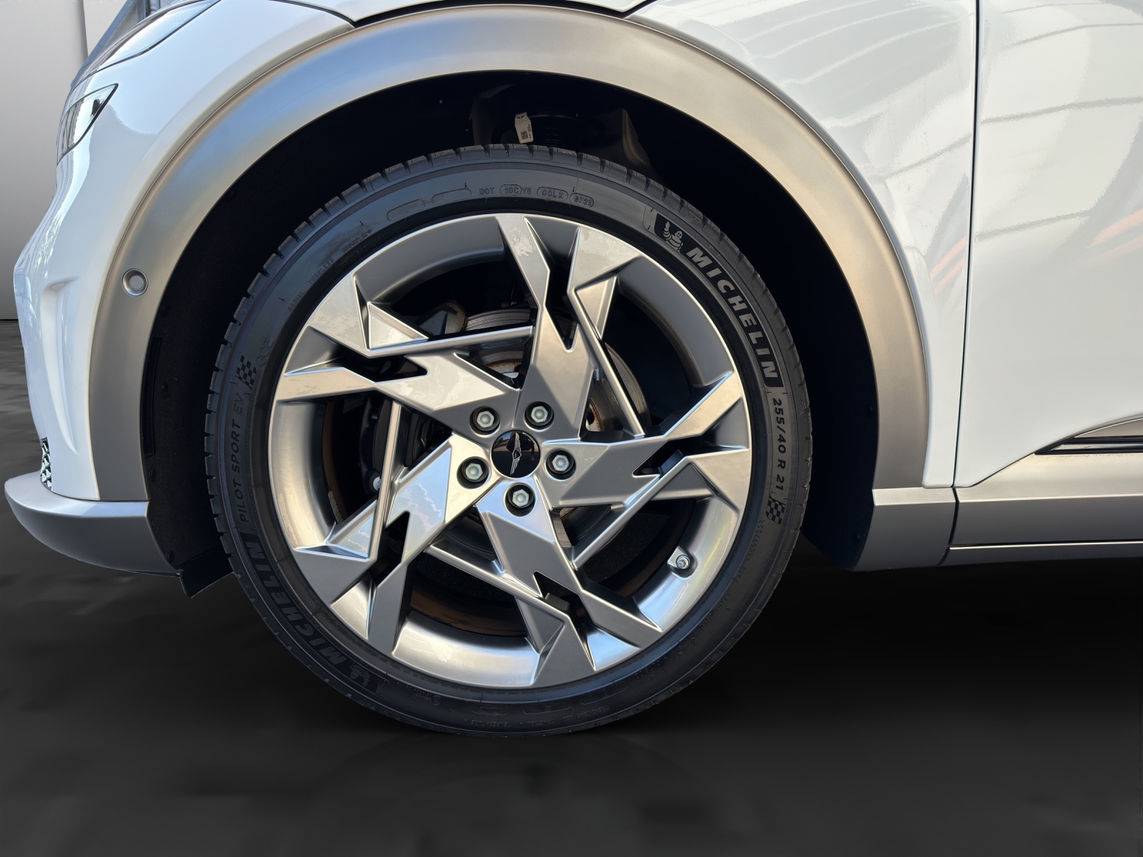 GENESIS GV60 Dual Motor Sport Plus AWD-image-18