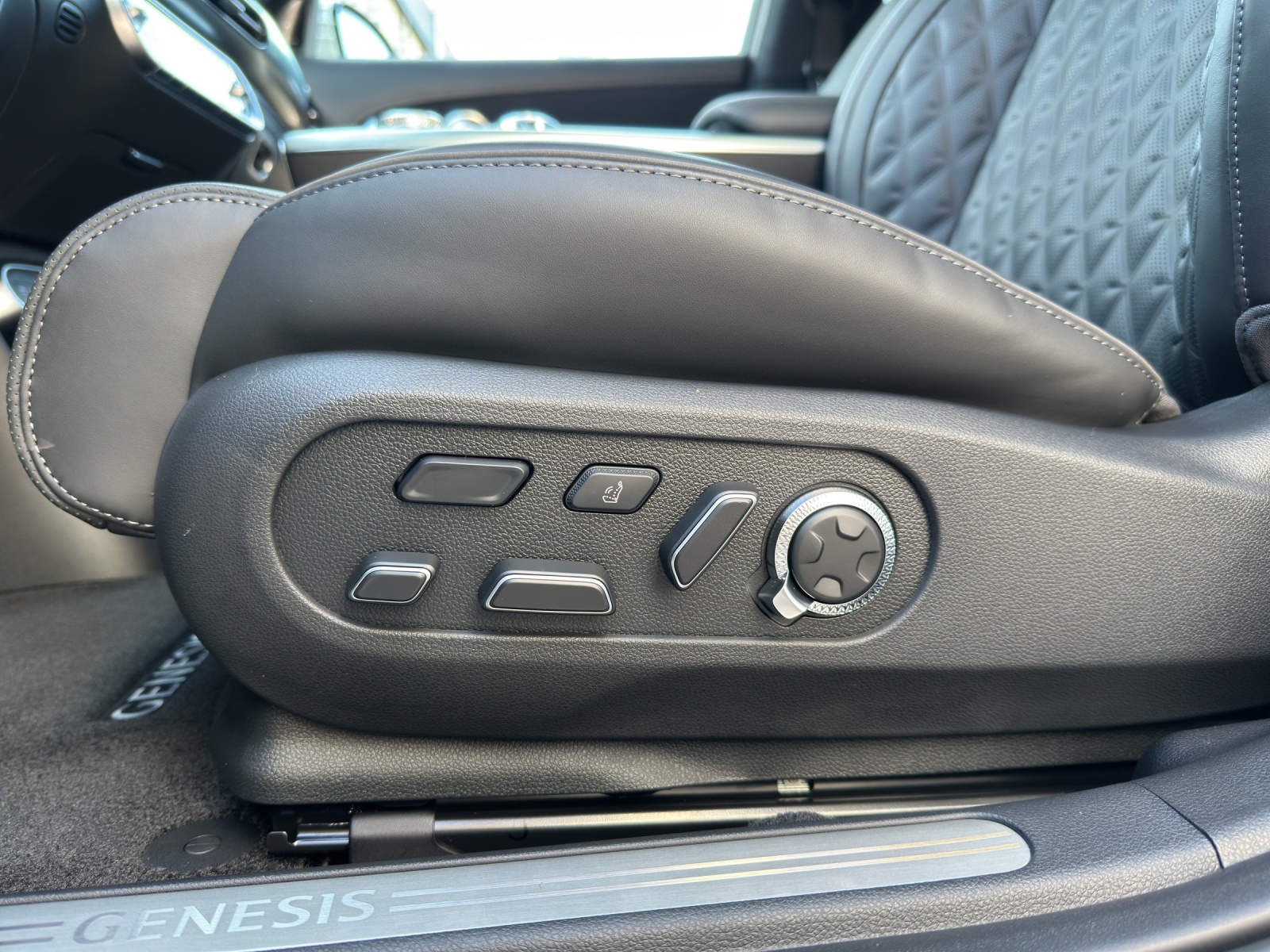 GENESIS GV60 Dual Motor Sport Plus AWD-image-14