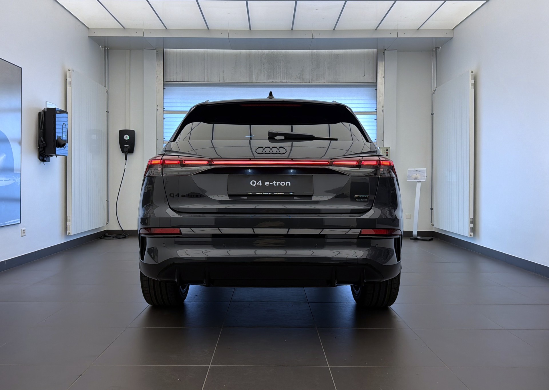 AUDI Q4 e-tron SUV quattro performance Swiss Ski-image-24