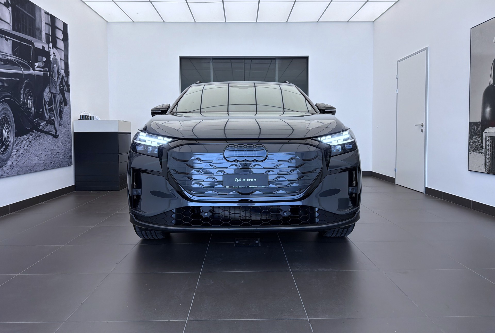AUDI Q4 e-tron SUV quattro performance Swiss Ski-image-1