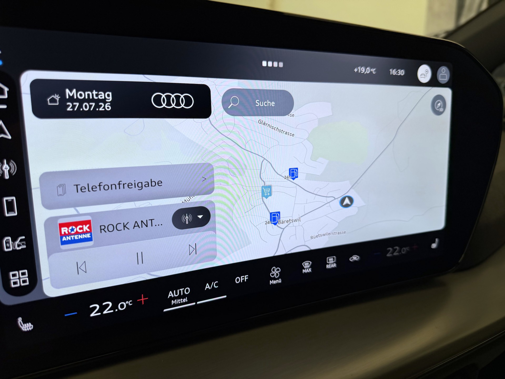 AUDI Q4 e-tron SUV quattro performance Swiss Ski-image-14