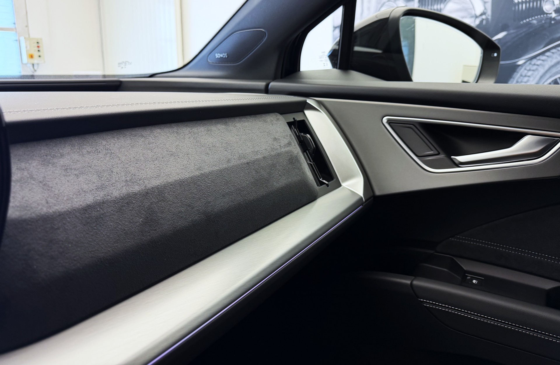 AUDI Q4 e-tron SUV quattro performance Swiss Ski-image-18