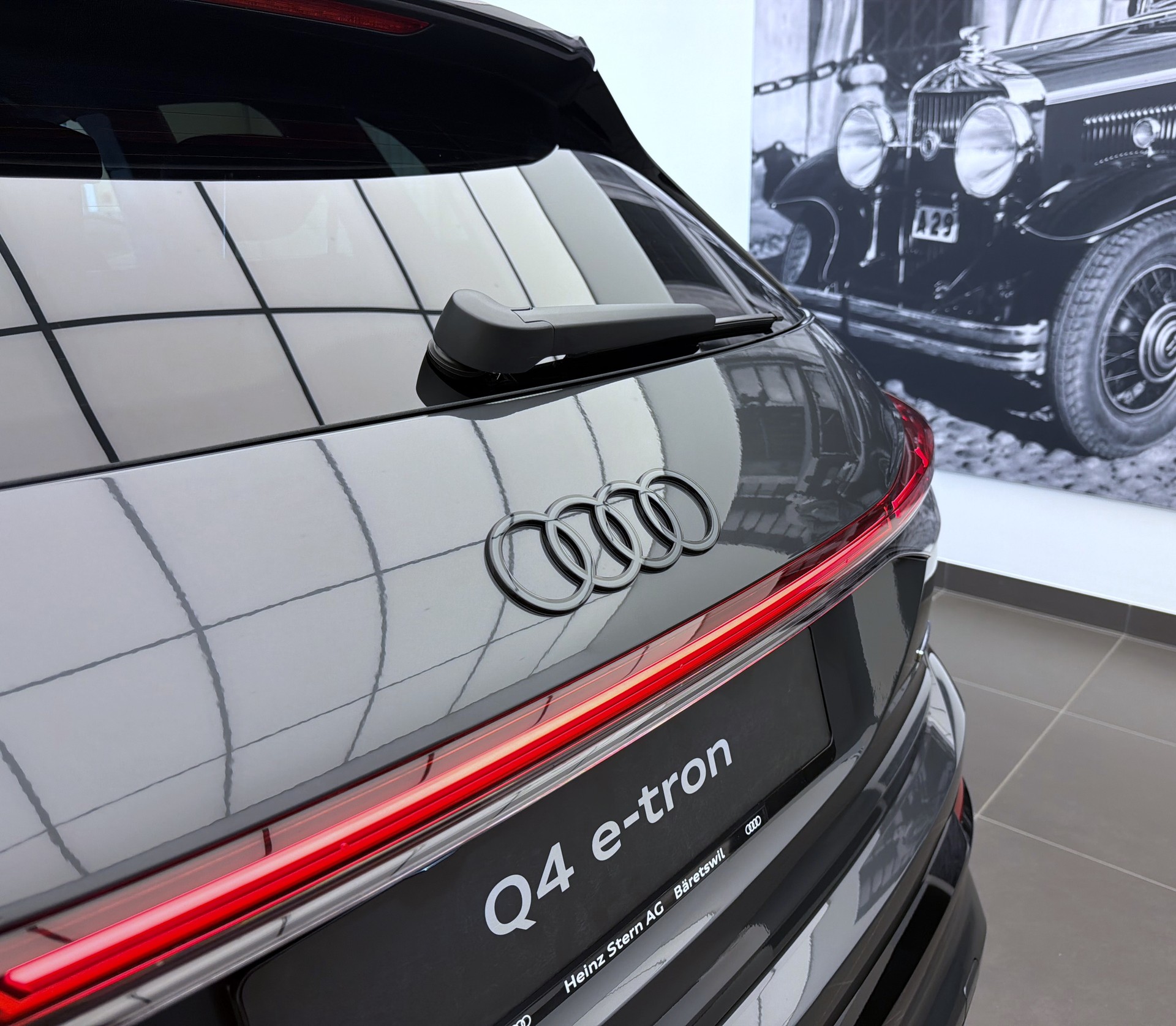 AUDI Q4 e-tron SUV quattro performance Swiss Ski-image-25