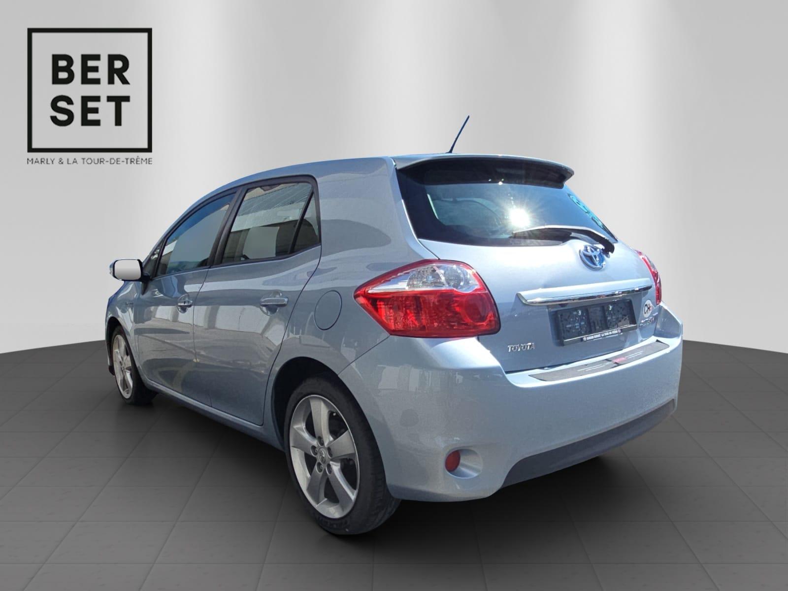 TOYOTA Auris 1.8 HSD Linea Sol-image-2