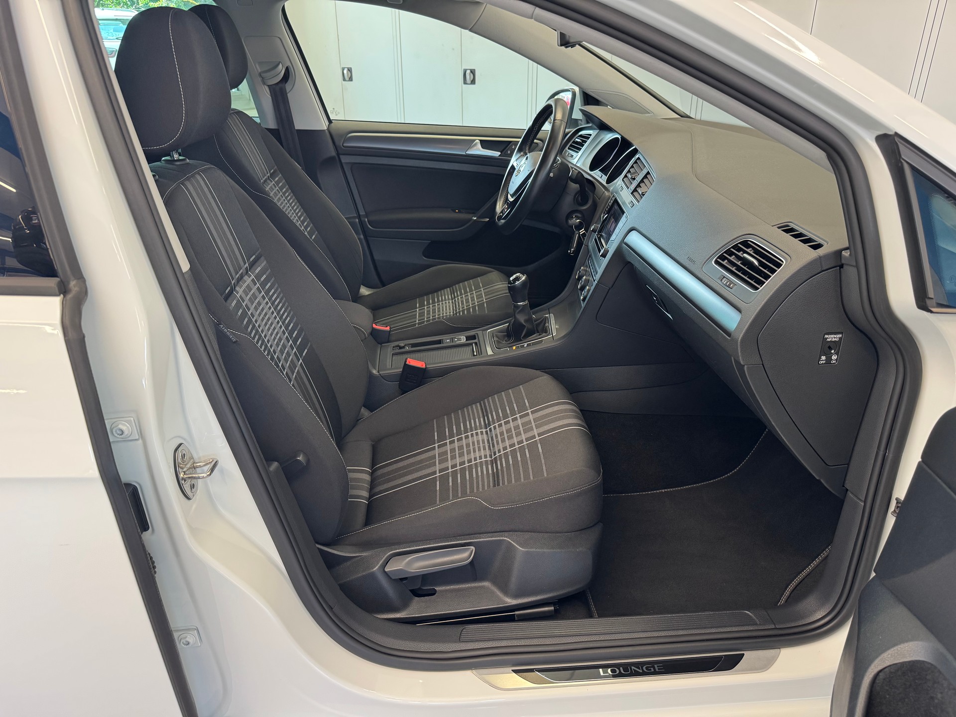 VW Golf 1.4 TSI Lounge-image-11