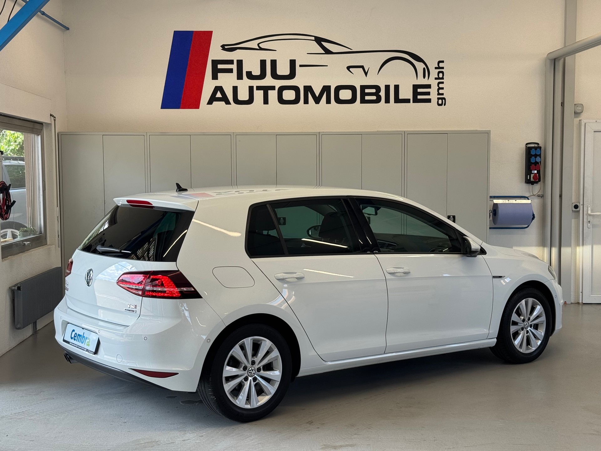 VW Golf 1.4 TSI Lounge-image-3