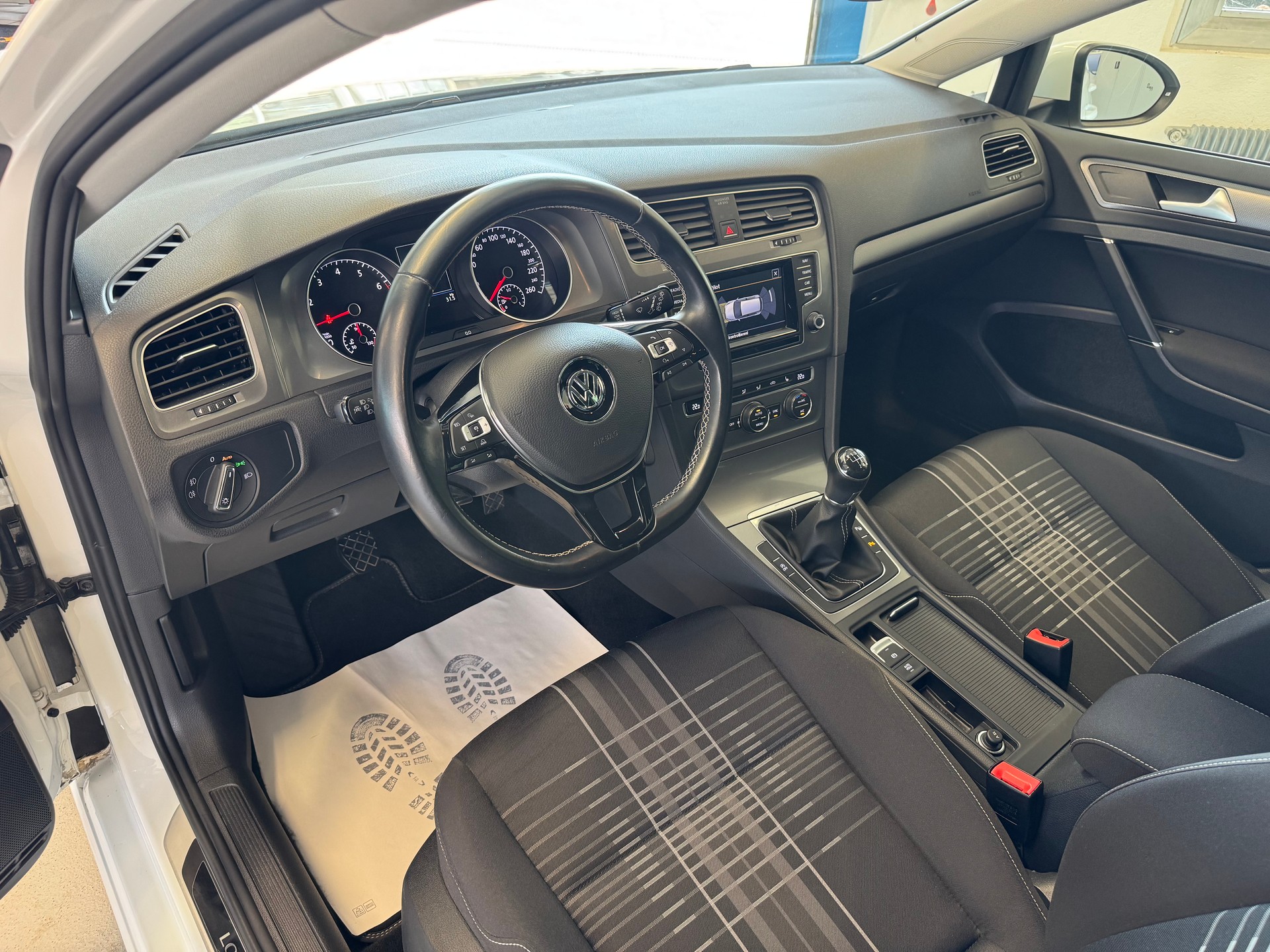 VW Golf 1.4 TSI Lounge-image-7