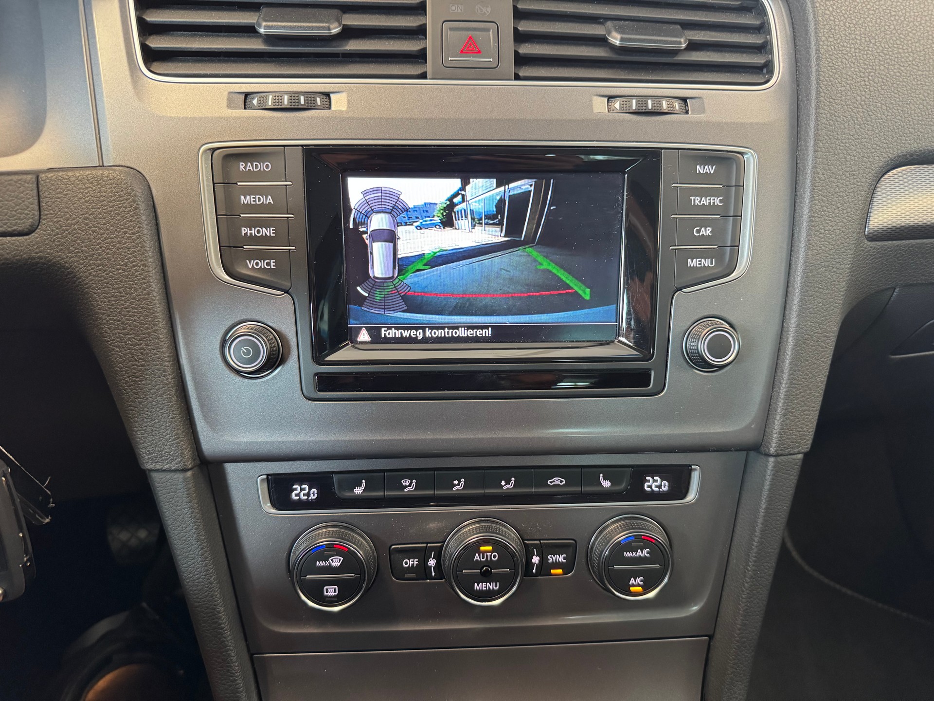 VW Golf 1.4 TSI Lounge-image-10