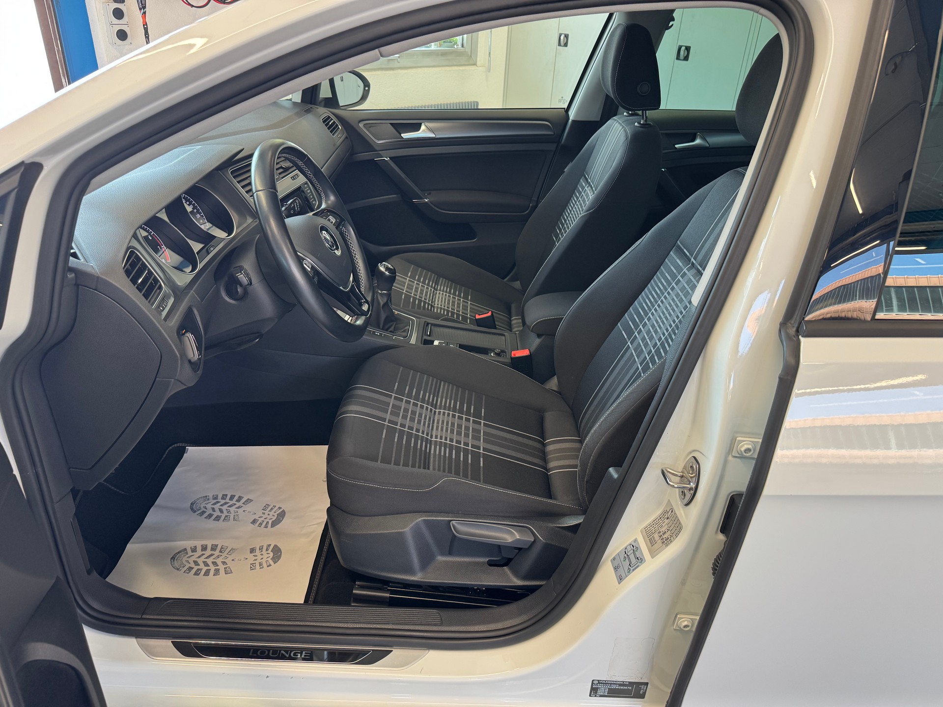 VW Golf 1.4 TSI Lounge-image-6
