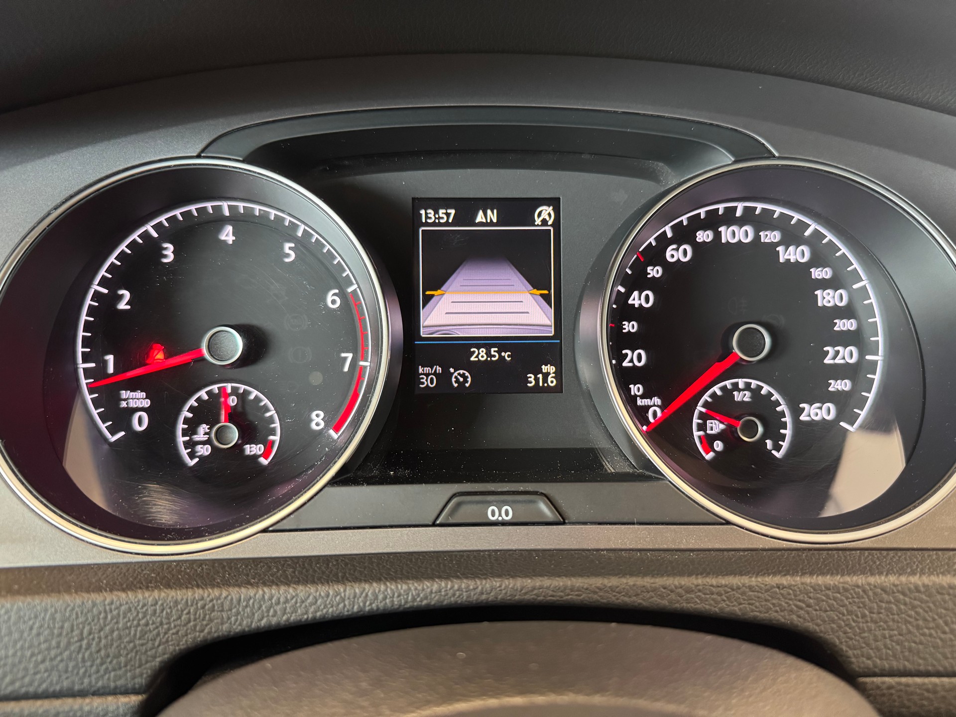 VW Golf 1.4 TSI Lounge-image-9