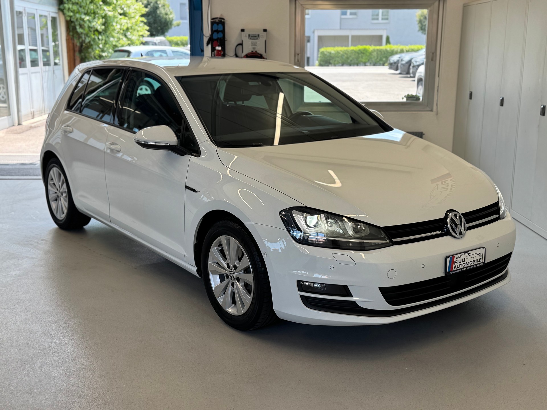 VW Golf 1.4 TSI Lounge-image-2