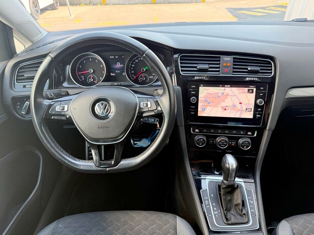 VW Golf 1.0 TSI 70th Anniversary DSG-image-8
