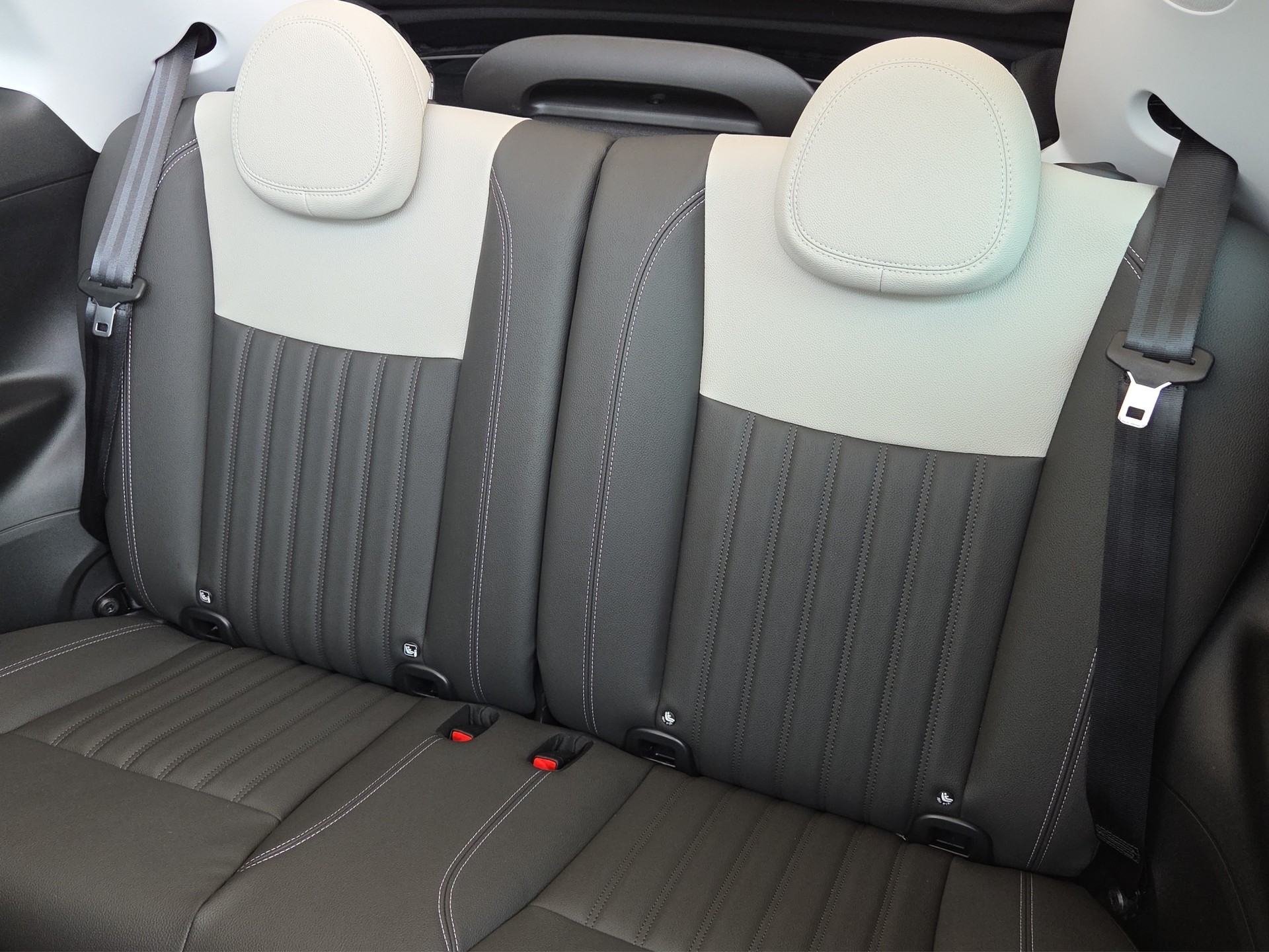 FIAT 500 Cabrio La Prima-image-12