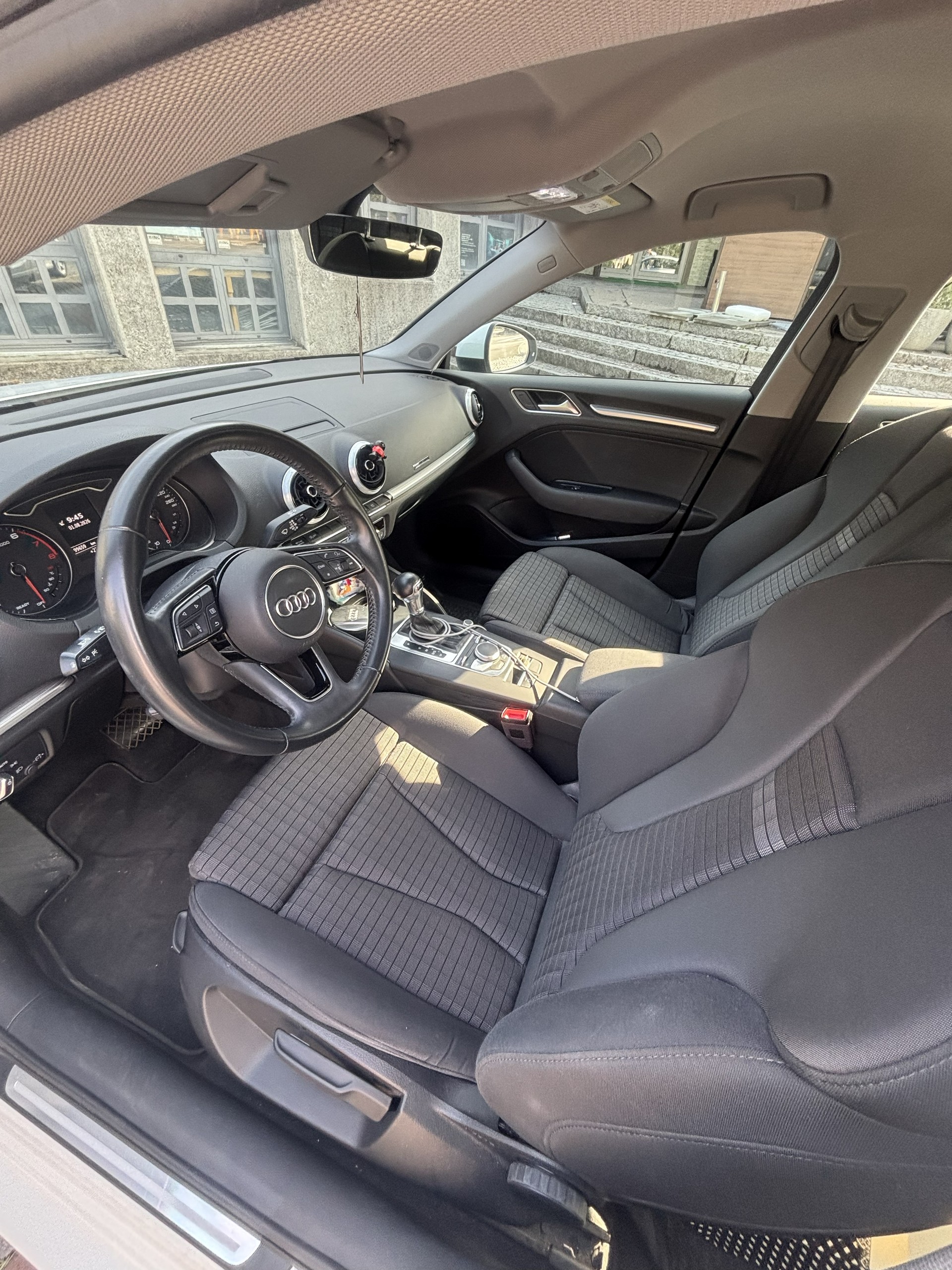 AUDI A3 Sedan-image-4