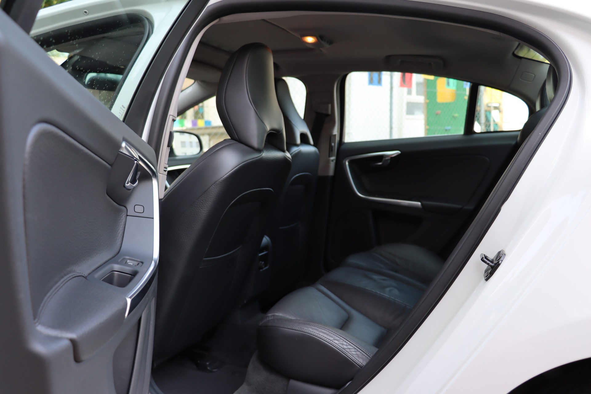 VOLVO S60 D3 Summum Geartronic-image-9