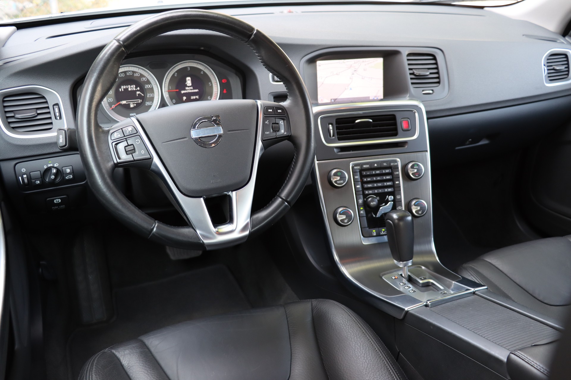 VOLVO S60 D3 Summum Geartronic-image-5
