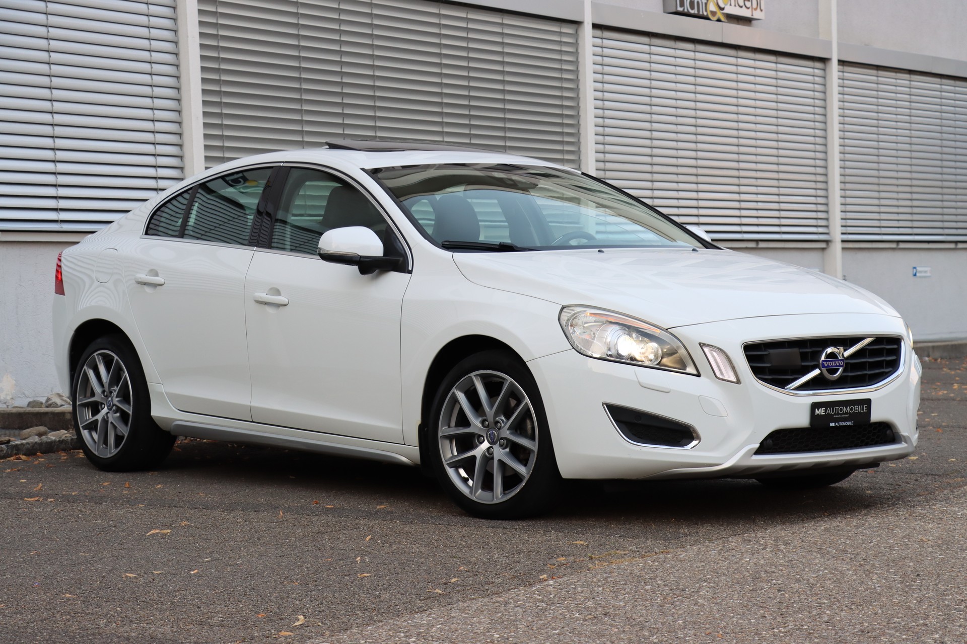 VOLVO S60 D3 Summum Geartronic-image-1