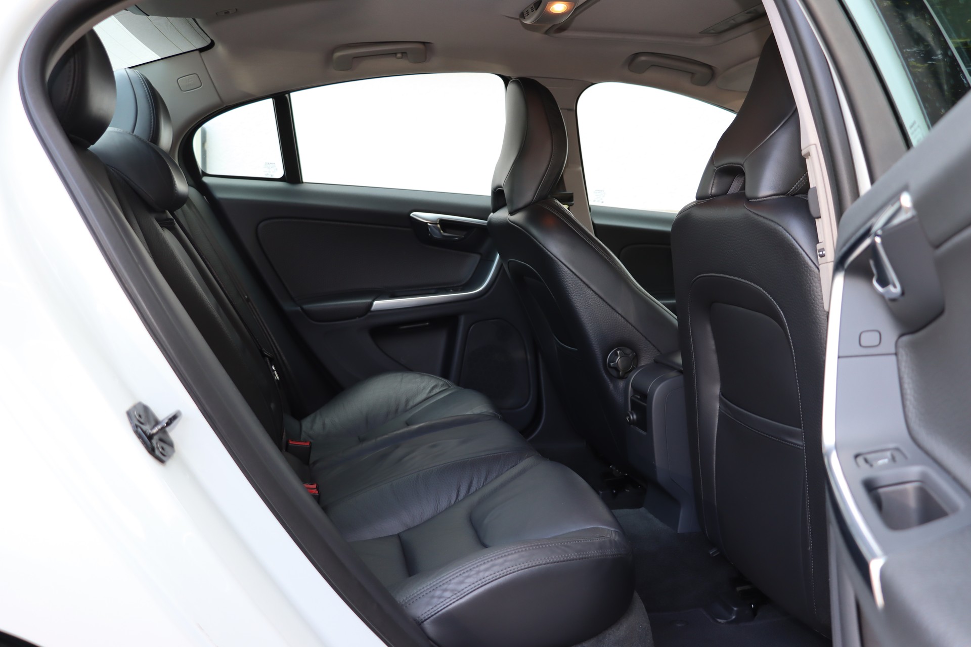 VOLVO S60 D3 Summum Geartronic-image-8