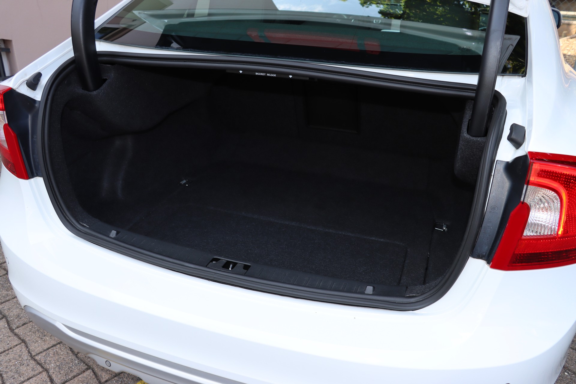 VOLVO S60 D3 Summum Geartronic-image-14