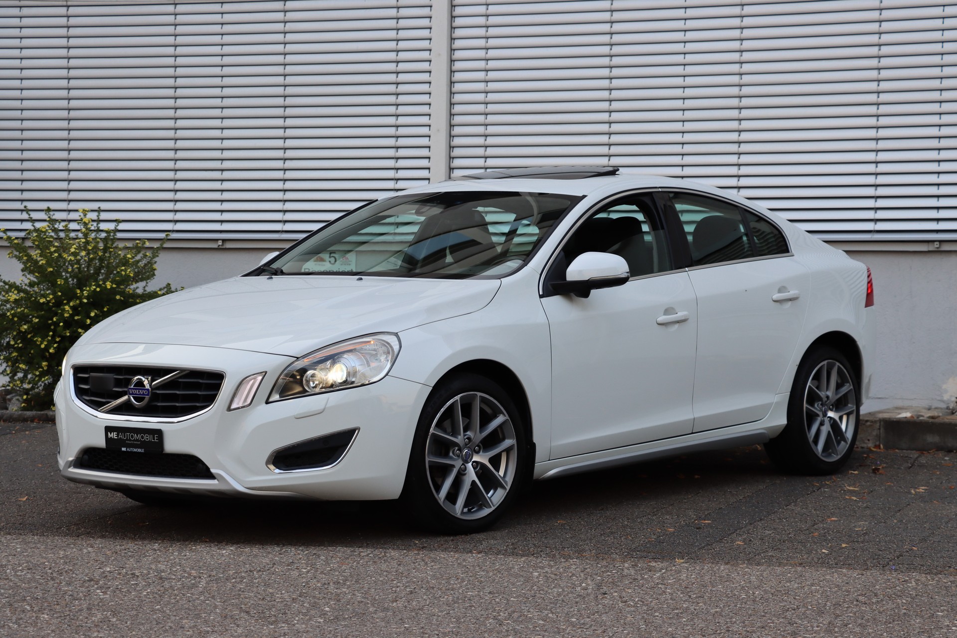 VOLVO S60 D3 Summum Geartronic-image-0