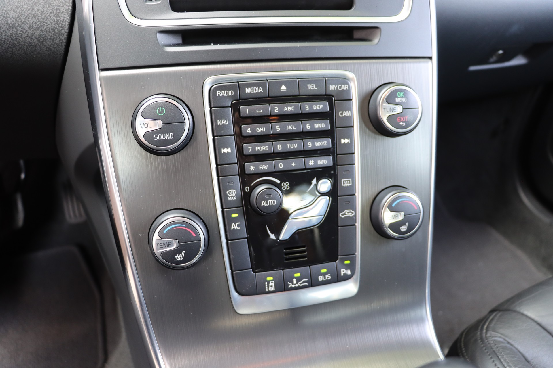 VOLVO S60 D3 Summum Geartronic-image-10