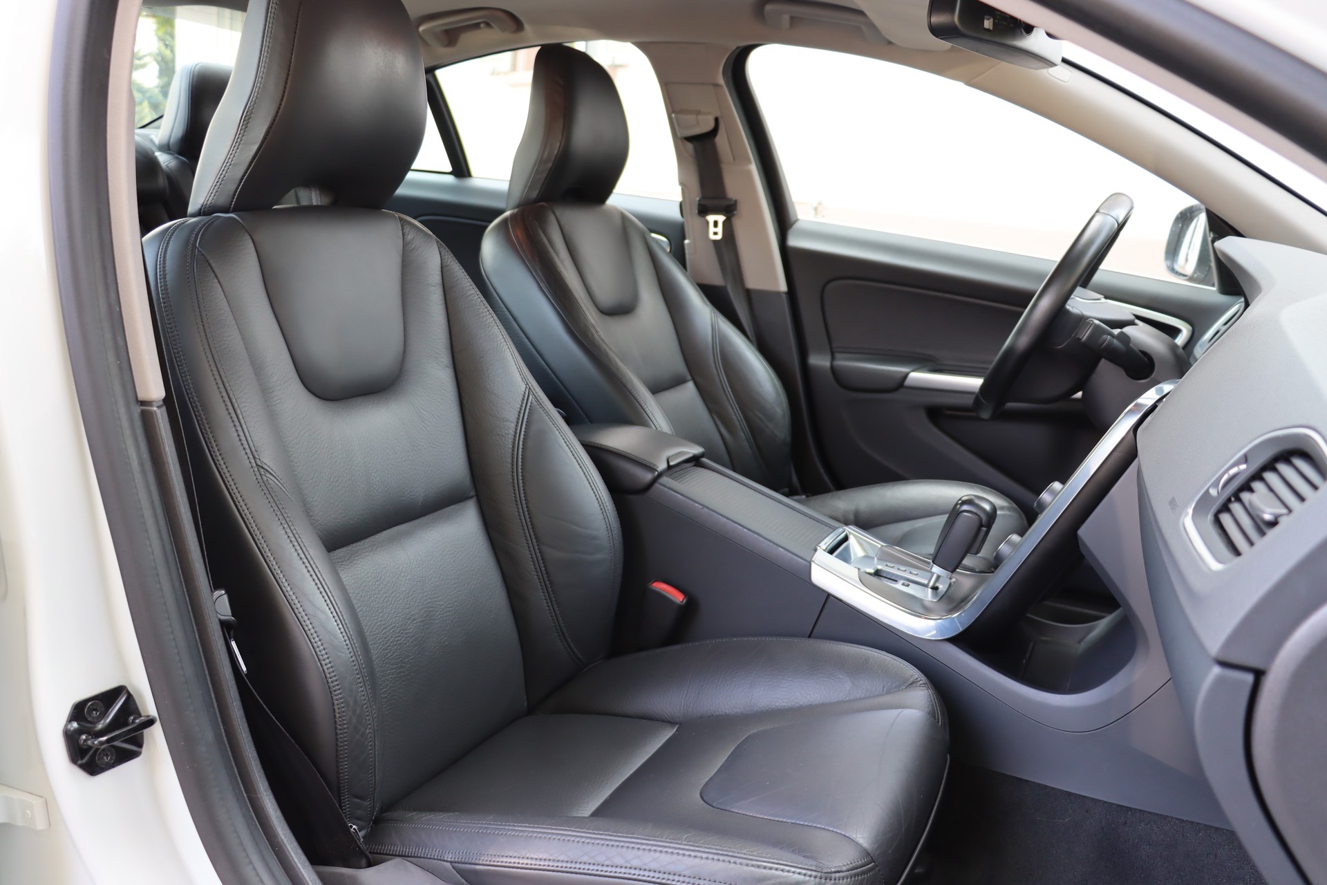 VOLVO S60 D3 Summum Geartronic-image-7