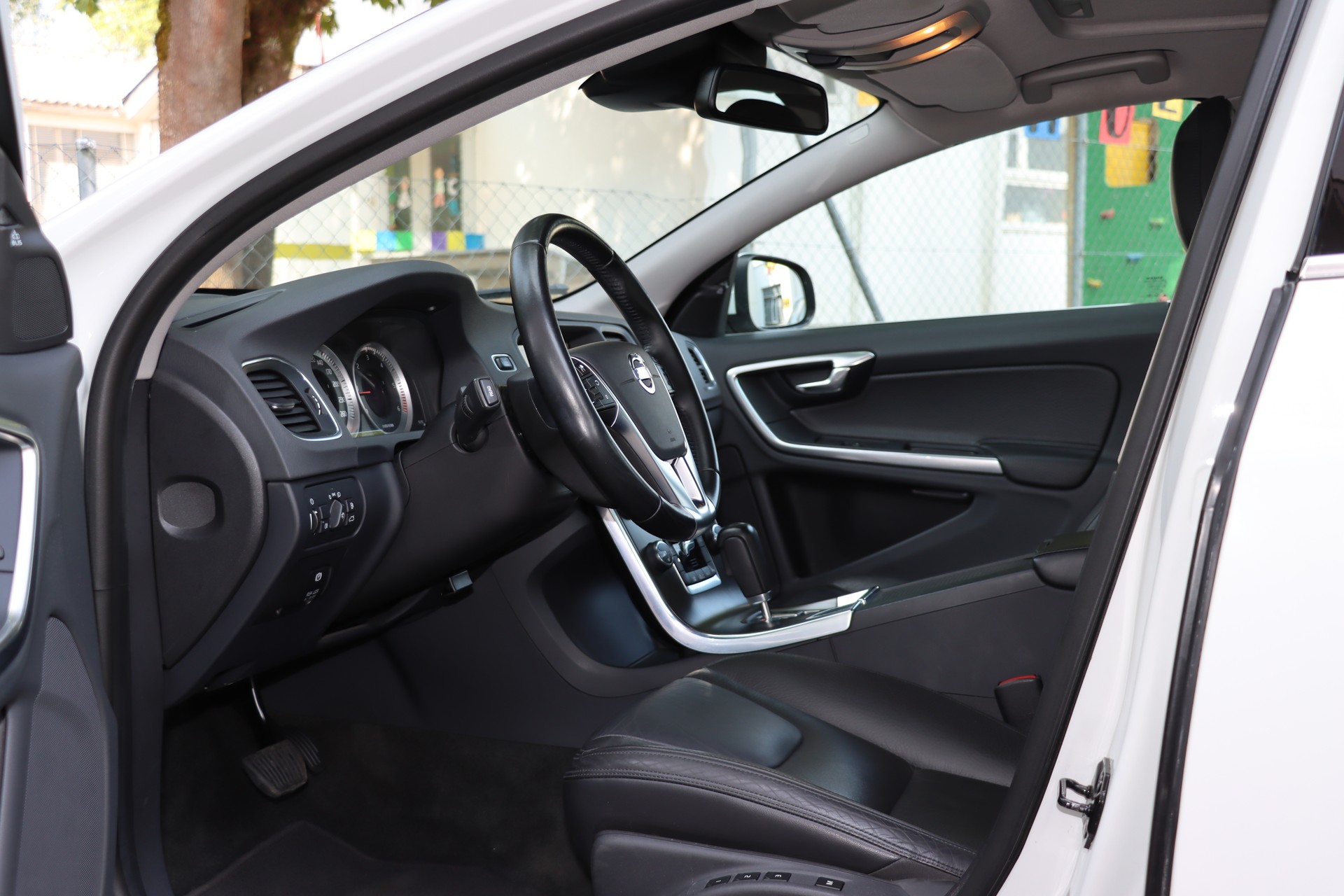 VOLVO S60 D3 Summum Geartronic-image-4