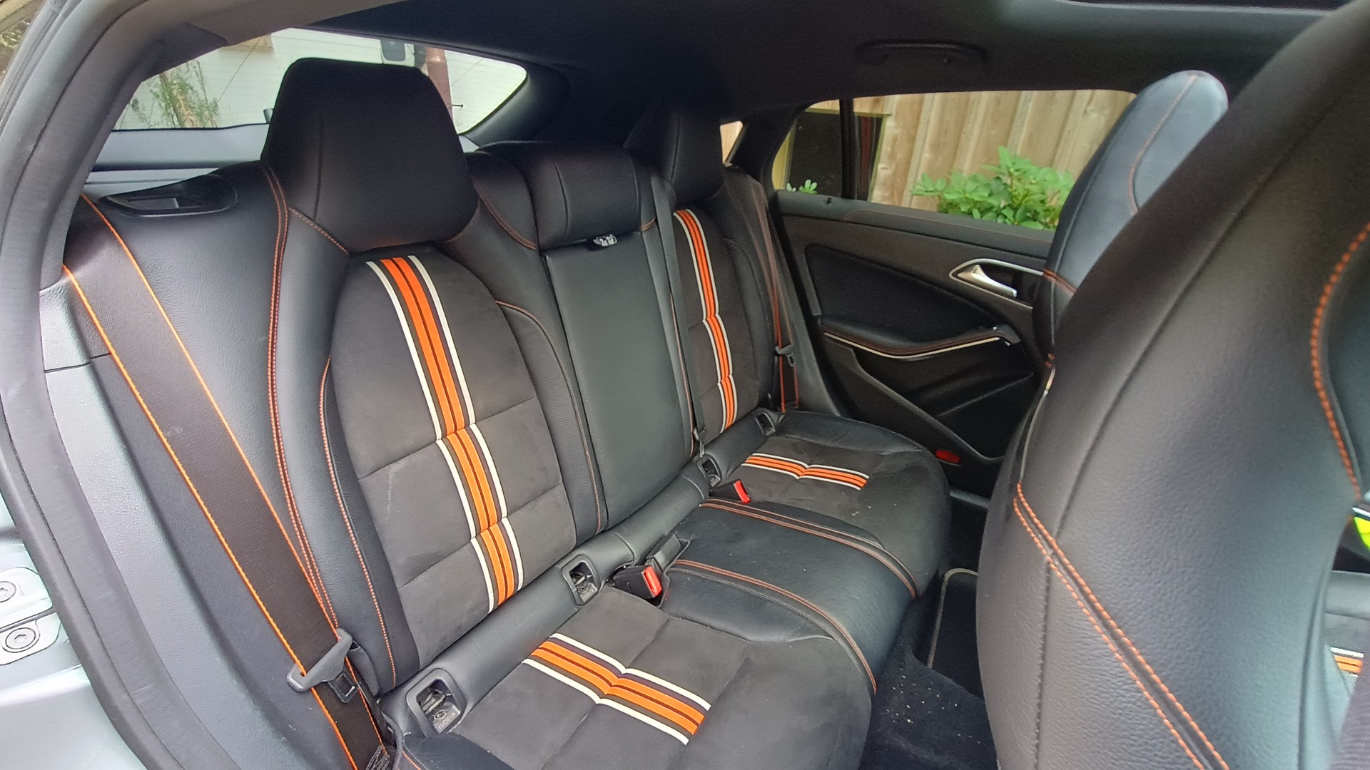 MERCEDES-BENZ CLA 250 AMG Line 4m-image-3