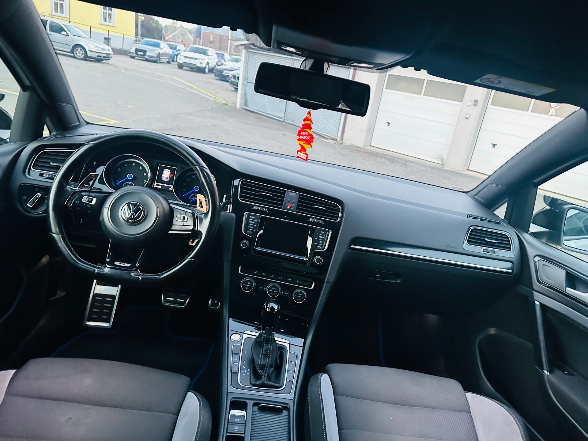 VW Golf 2.0 TSI R 4Motion DSG-image-11