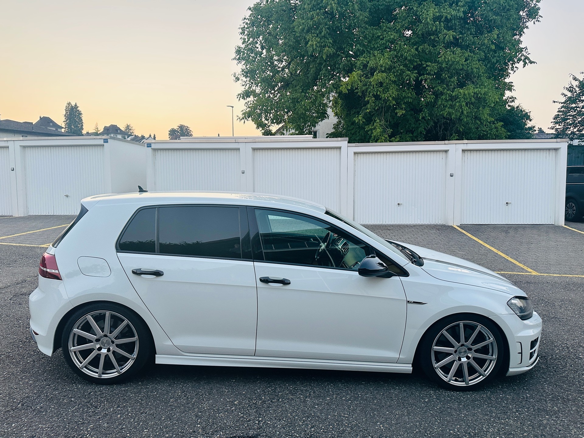 VW Golf 2.0 TSI R 4Motion DSG-image-8