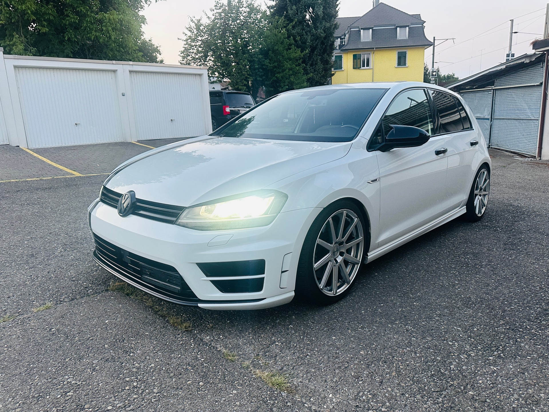 VW Golf 2.0 TSI R 4Motion DSG-image-5