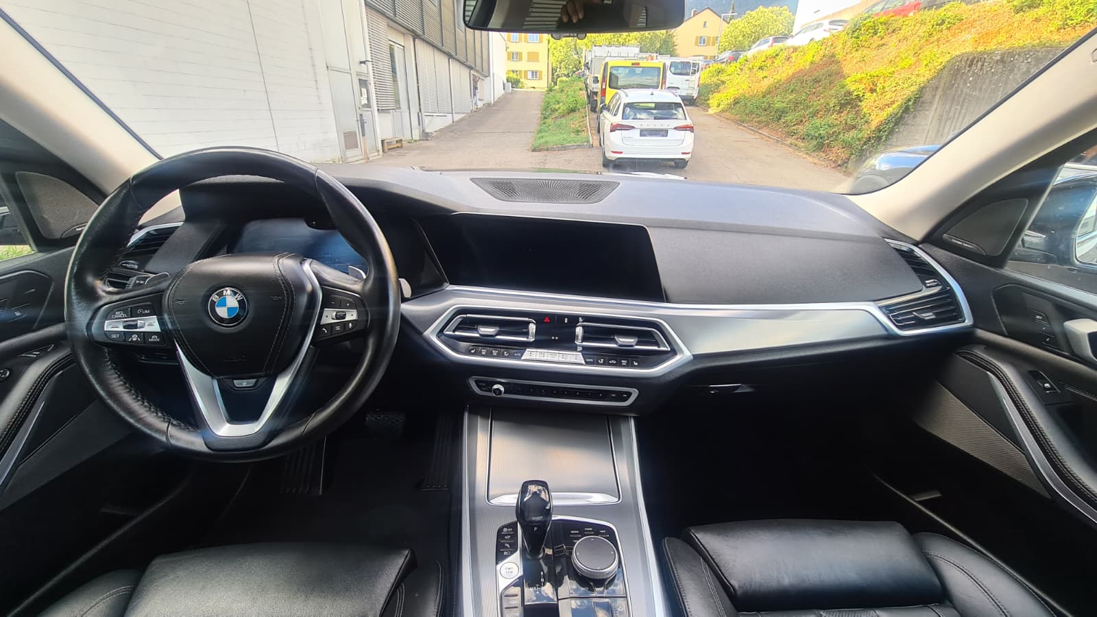 BMW X5 xDrive45e Steptronic ** Sportsitze im Leder ** GR.Navi ** Parkhilfe v+h mit RF-Kamera ** 19" Aluräder **-image-19