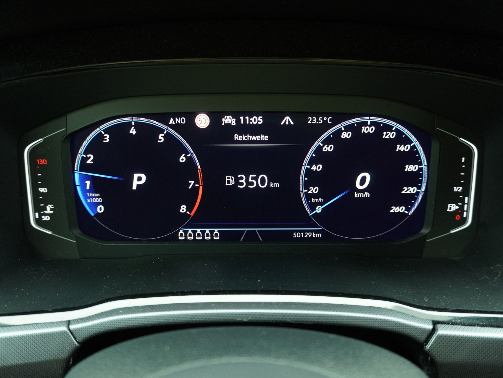 VW Touran 1.5 TSI DSG R-Line-image-16