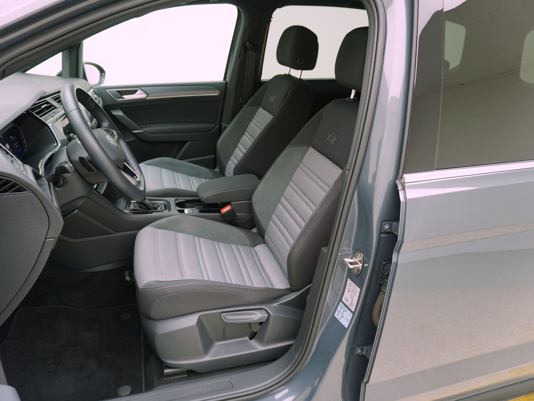 VW Touran 1.5 TSI DSG R-Line-image-8