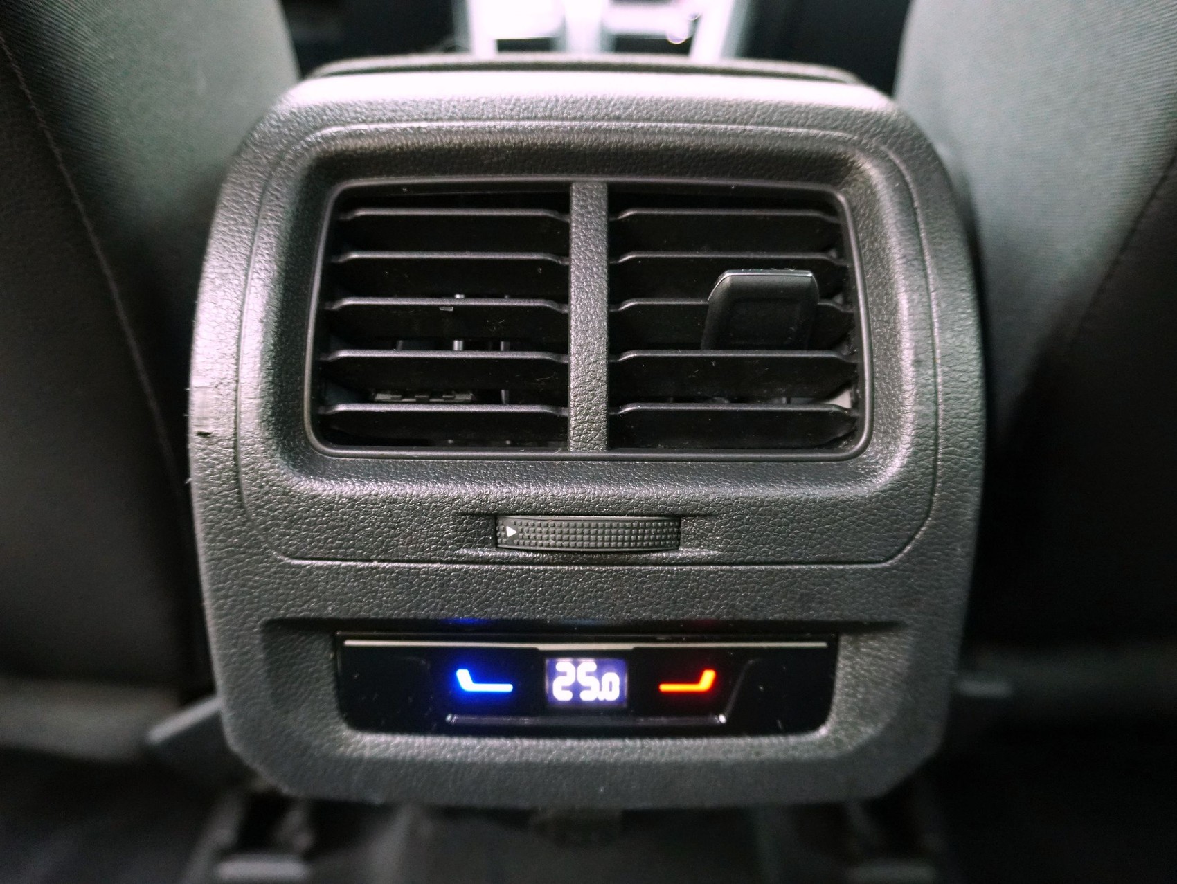 VW Touran 1.5 TSI DSG R-Line-image-11