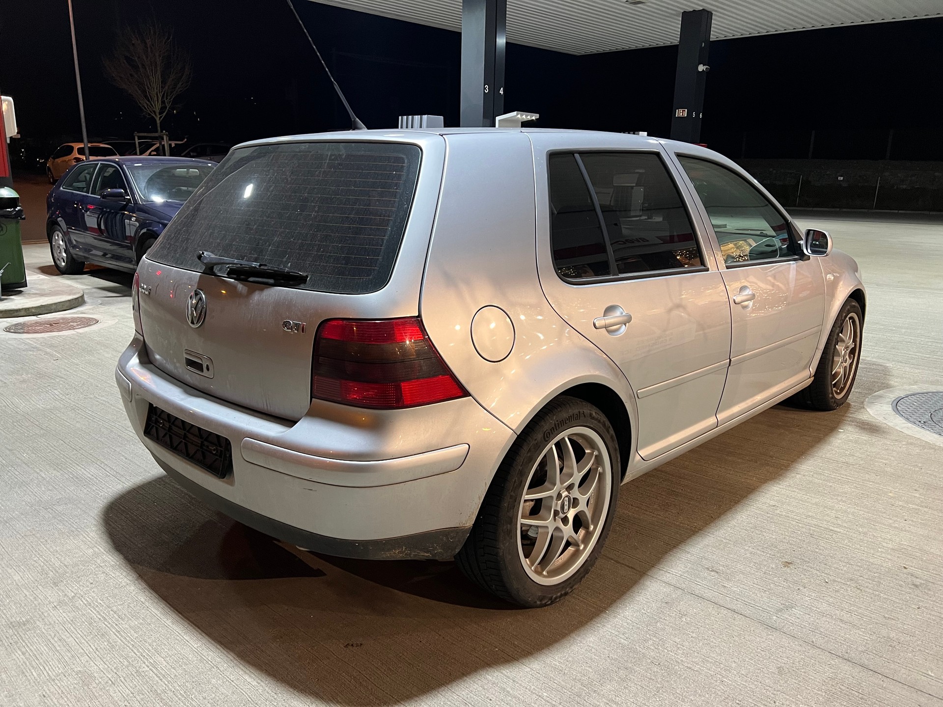 VW Golf 1.8 T GTI Exlusive-showroom-element-2