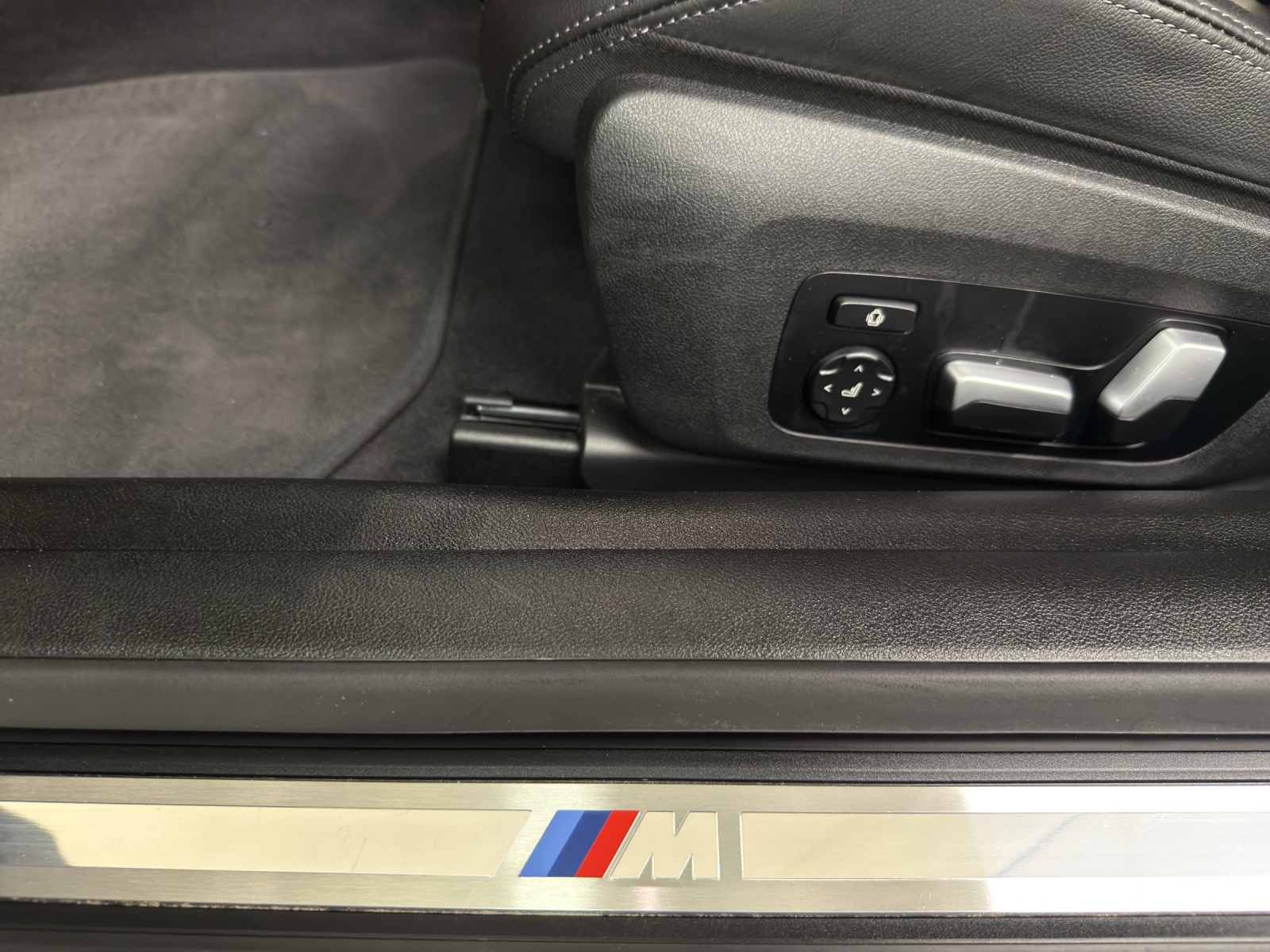 BMW M440i xDrive Cabrio M SPORT-image-13