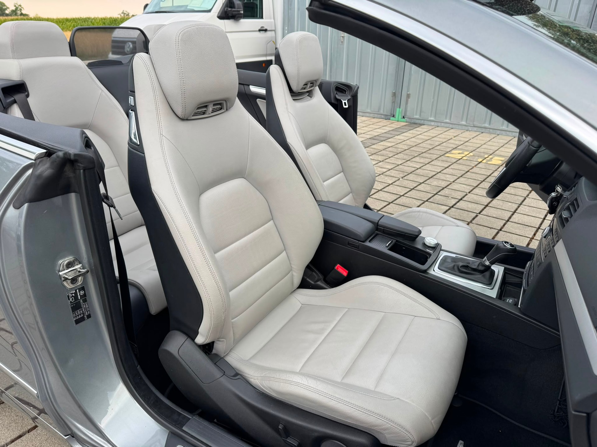MERCEDES-BENZ E 200 CGI BlueEfficiency 7G-Tronic-image-14