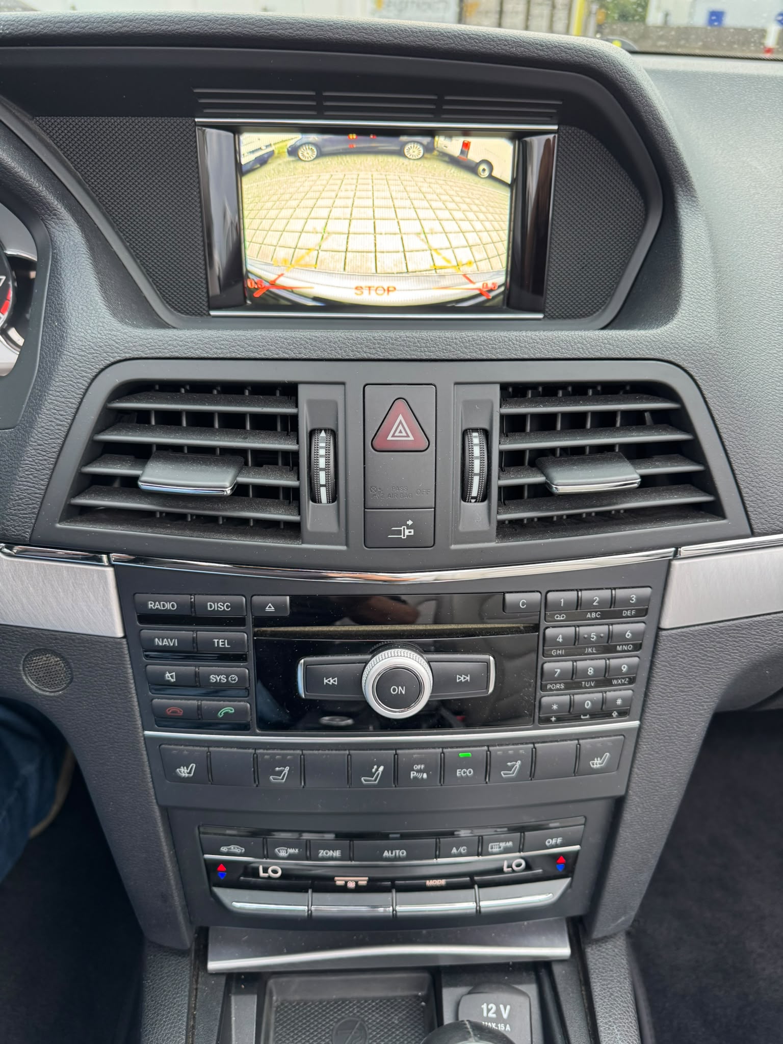 MERCEDES-BENZ E 200 CGI BlueEfficiency 7G-Tronic-image-10