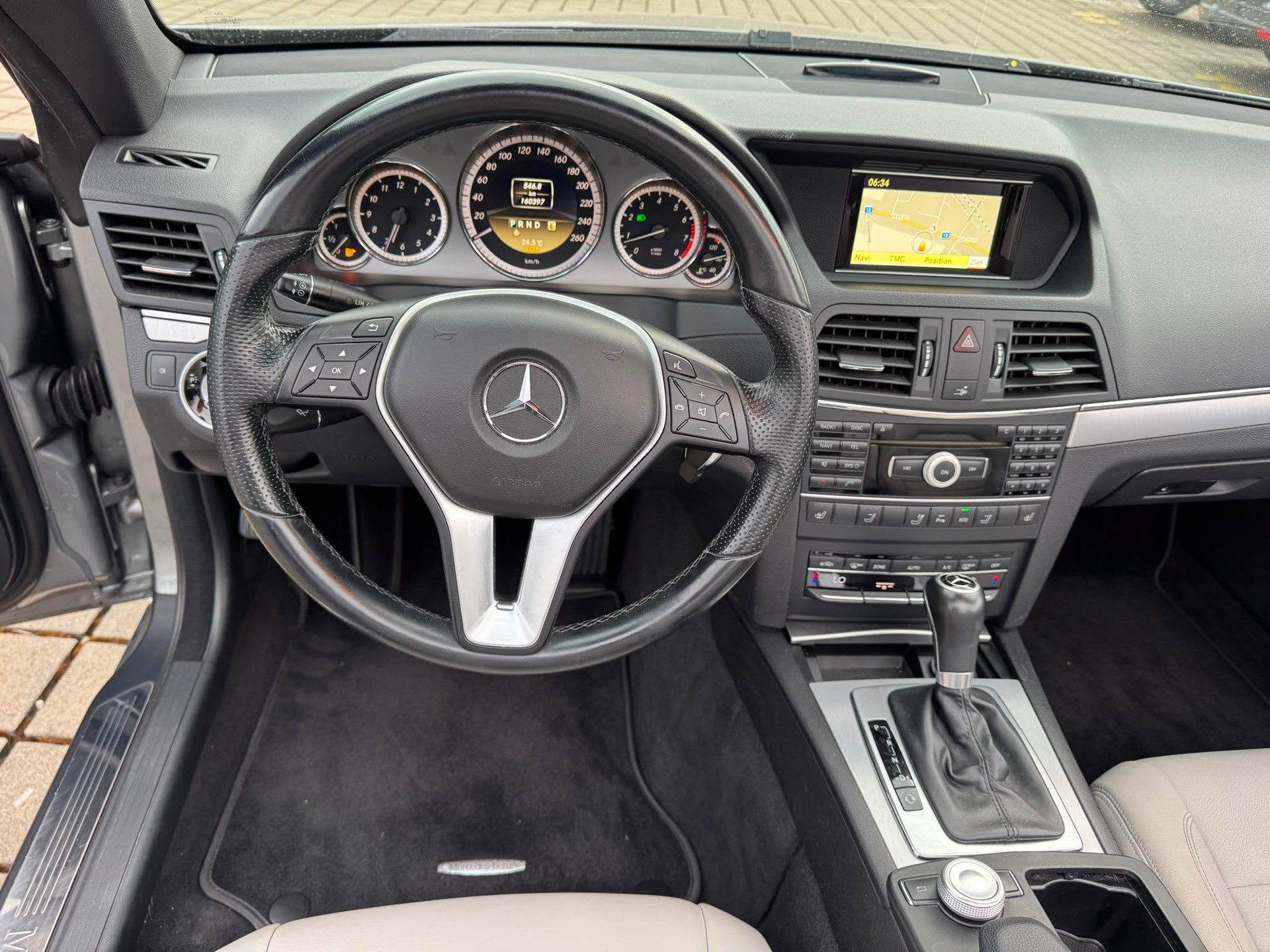 MERCEDES-BENZ E 200 CGI BlueEfficiency 7G-Tronic-image-9