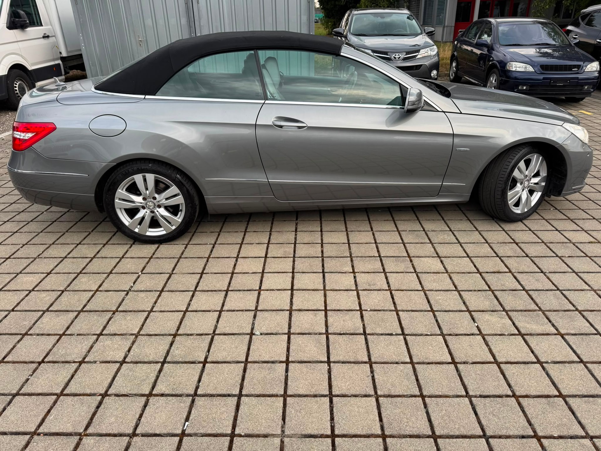 MERCEDES-BENZ E 200 CGI BlueEfficiency 7G-Tronic-image-5