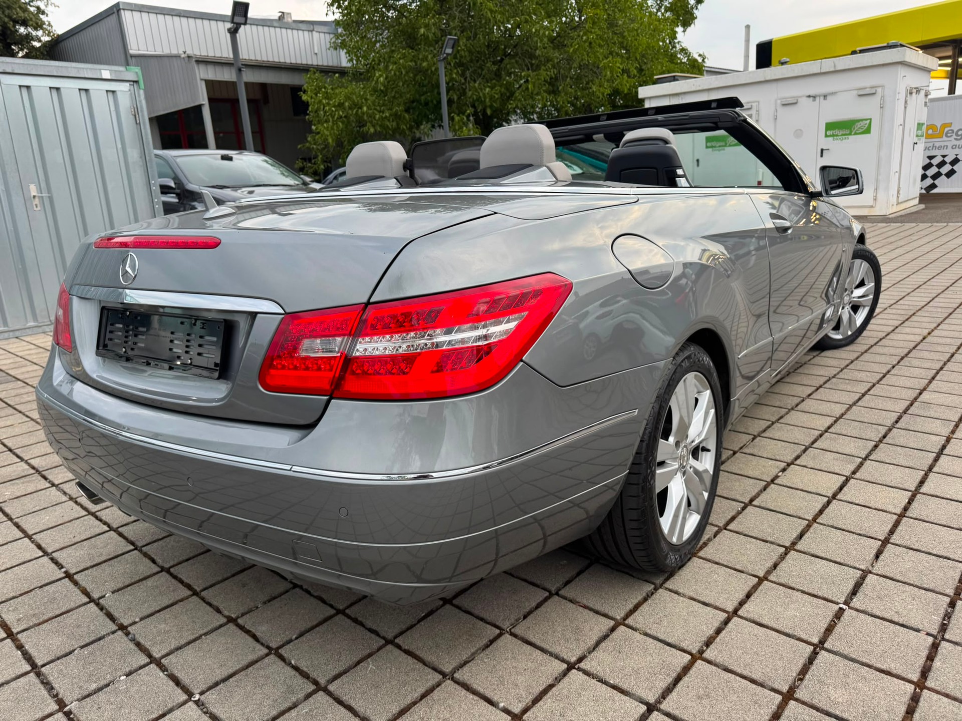 MERCEDES-BENZ E 200 CGI BlueEfficiency 7G-Tronic-image-7