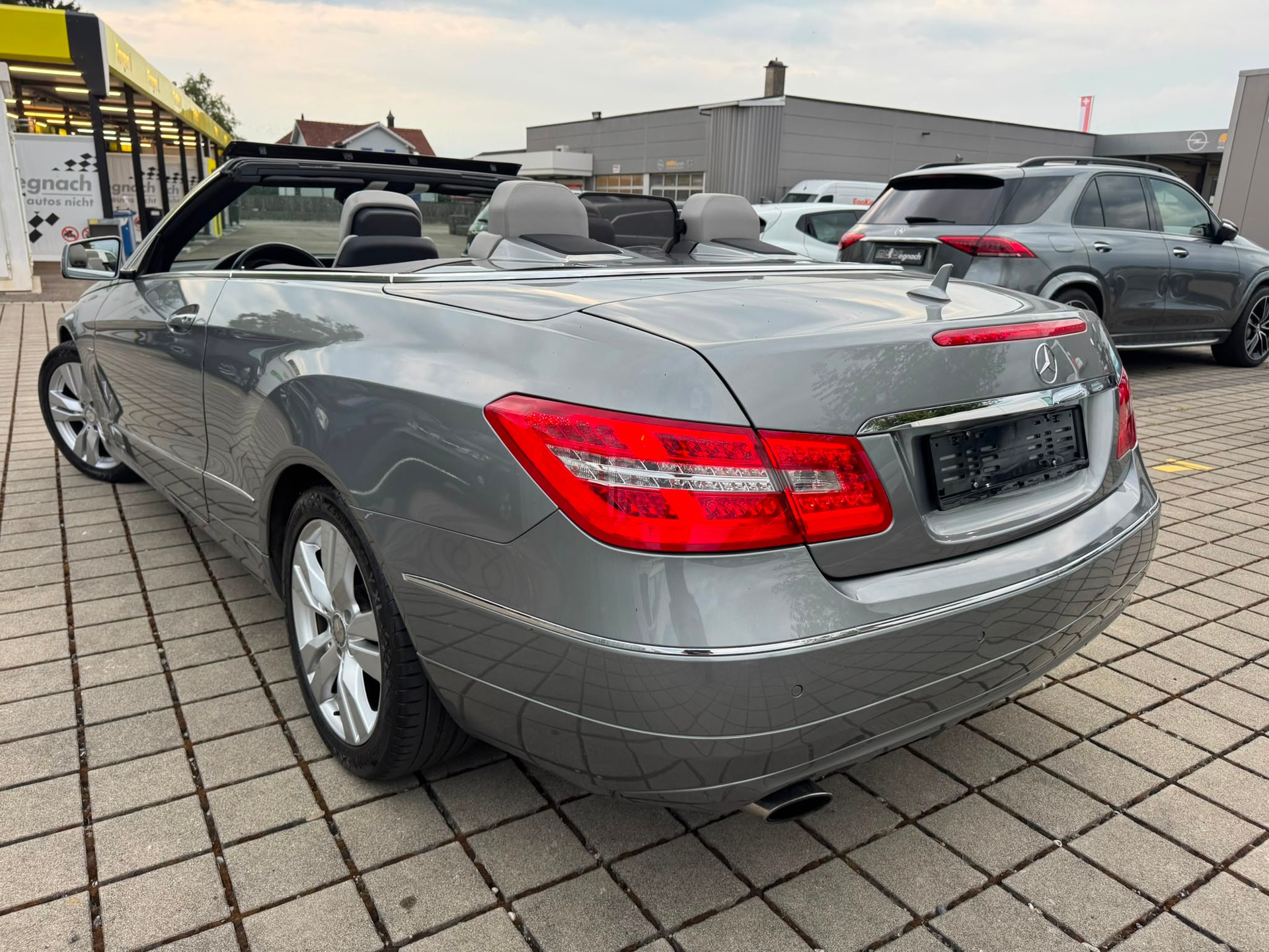 MERCEDES-BENZ E 200 CGI BlueEfficiency 7G-Tronic-image-6