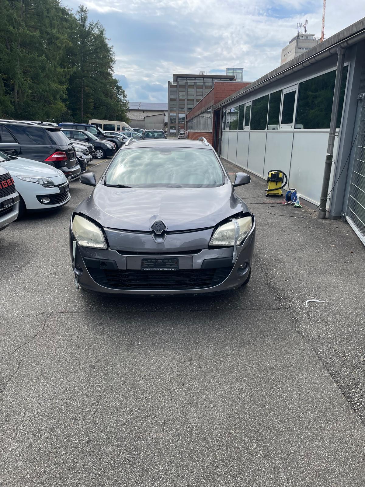 RENAULT Mégane Grandtour 1.4 16V Turbo Dynamique-image-1